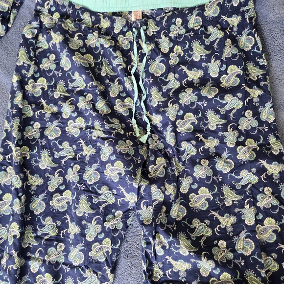 Victoria Secrets Paisley Patterned Pyjama Set - Picture 12 of 15